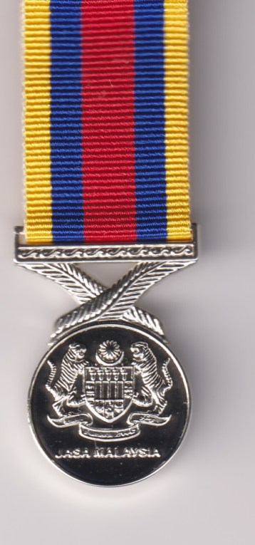 Pingat Jasa Malaysia Medal, modern issue, awarded to British Veterans for service in Operations in Malaya/Malaysia between August 1957 and August 1966. Mounted on pin ready to wear. (miniature)