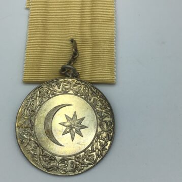 Sultan's Medal For Egypt 1801 36mm in diameter, Turkey 5th Class, chain and hook suspension, sometime gilded, scratch marks to obverse. VF/GVF