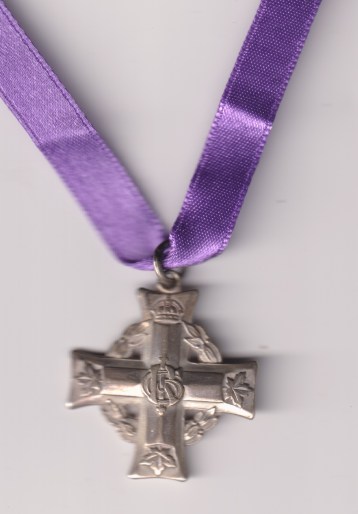 Canadian Memorial Cross 1914-1918, Lieutenant C.F. Hewitt.  VF