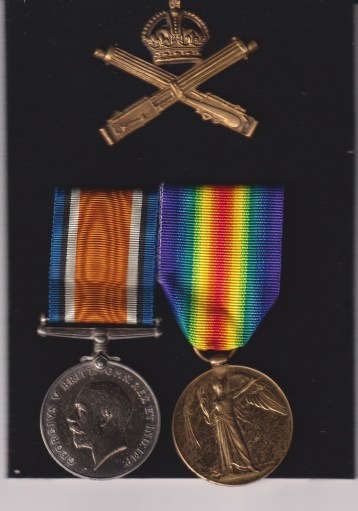 British war medal, Victory Medal (99787 Pte. W. Campbell M.G.C.) with Cap Badge. 99787 Private W. Campbell Machine Gun Corps. EF